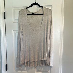 Women's Gray Long Sleeve Top